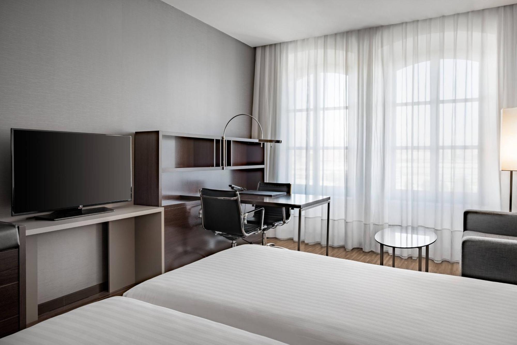 Standard King Room Guest room 1 King City view
