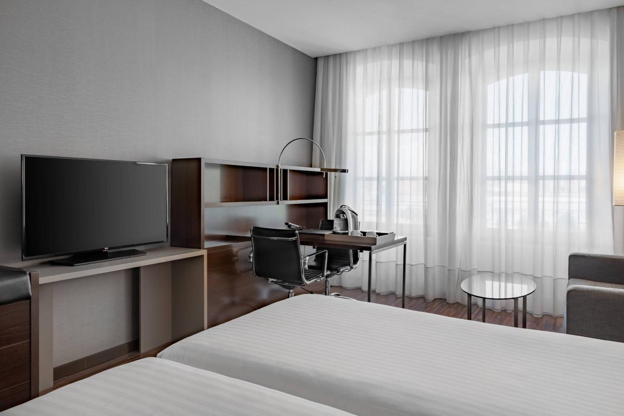 Standard Plus King Room Guest room 1 King City view