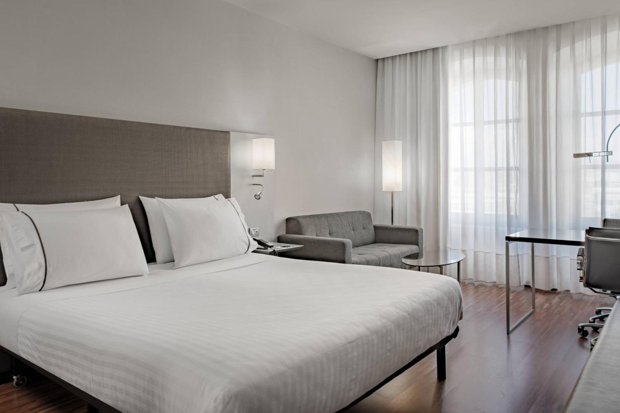 Standard King Room Guest room 1 King City view