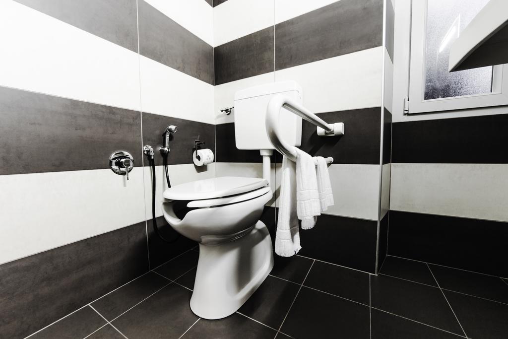 Double or Twin Room Disability Access,396211581:JPEG