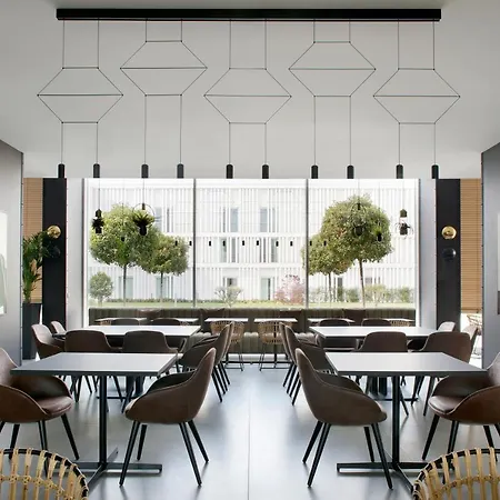 J Hotel-3