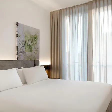 J Hotel-2